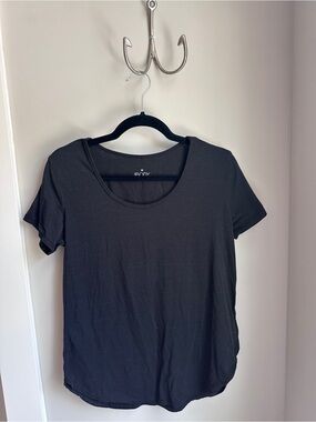 Everyday Scoop Neck Short Sleeve Tee - Black